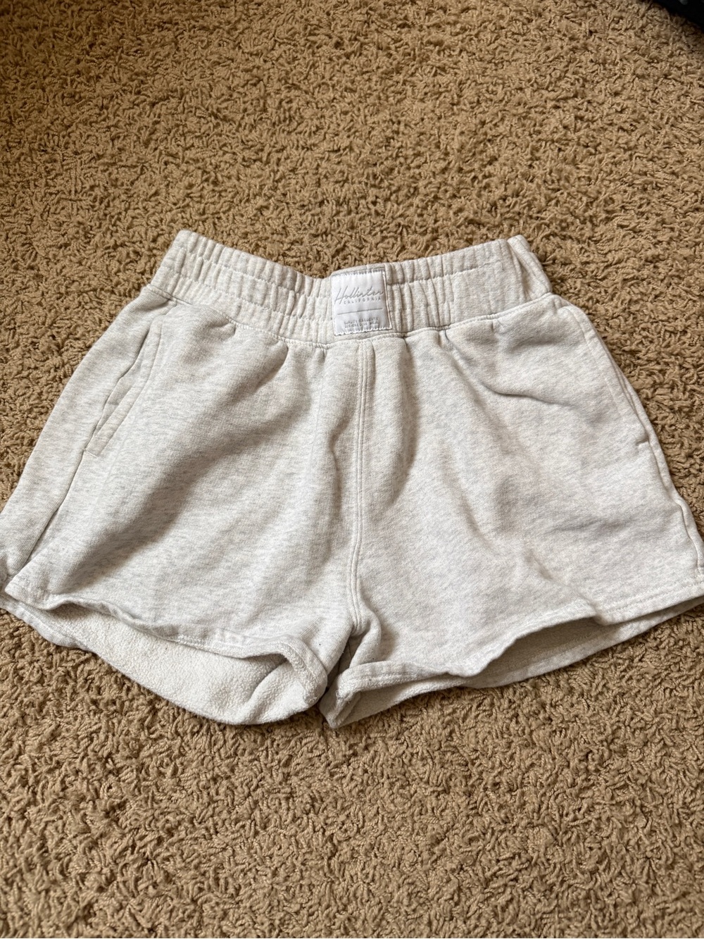Hollister cream colored Lounge Shorts S